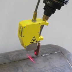 Laser Sensor for Joint Tracking in Robotic Arc Welding ROVICOR STS-200-R